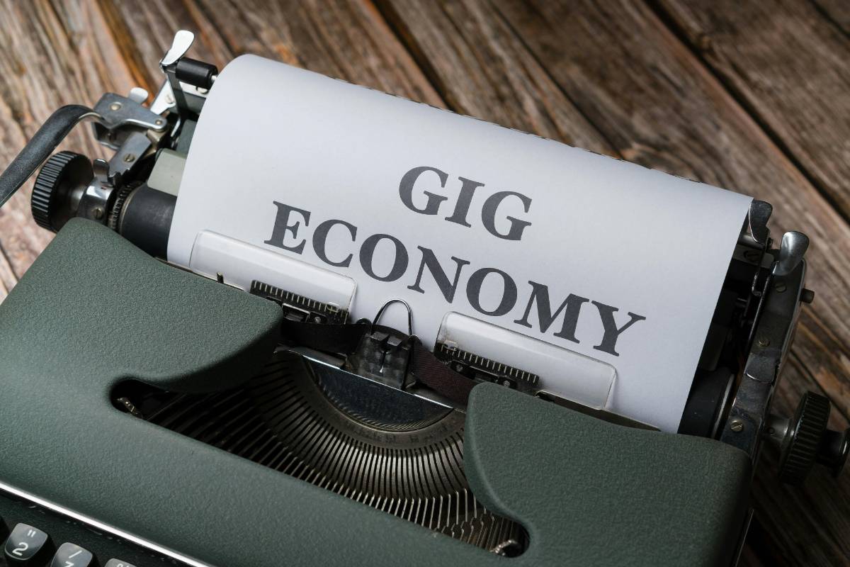 The Pros and Cons of Gig Economy Side Hustles