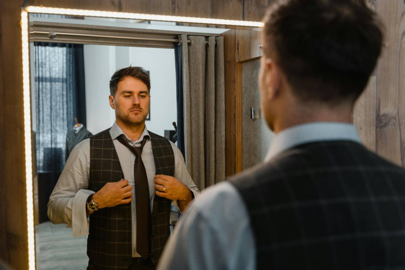 Dressing Smart: Office Wear Essentials for a Professional Look